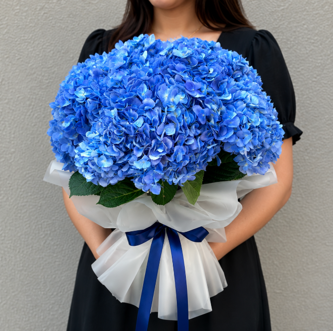 9 Luxury Blue Hydrangea Bouquet