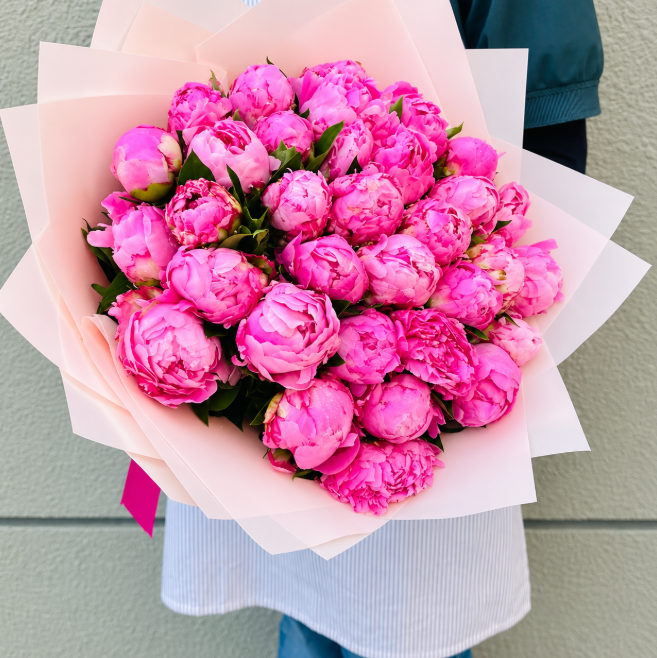 29 Luxury Vibrant Pink Peony Bouquet